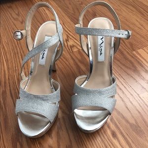 HP 👠NEVER WORN {Nina New York}Silver Heels